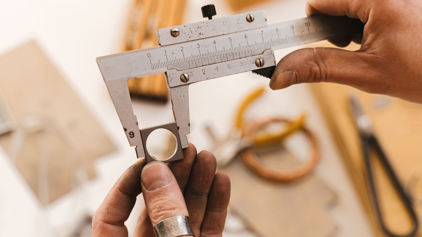Pénurie de main-d’œuvre qualifiée en Suisse : pourquoi les métiers techniques restent sous tension — Hans Leutenegger